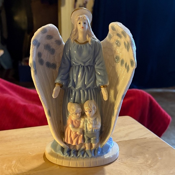 Ceramic Angel Figurine with Children - Picture 1 of 2